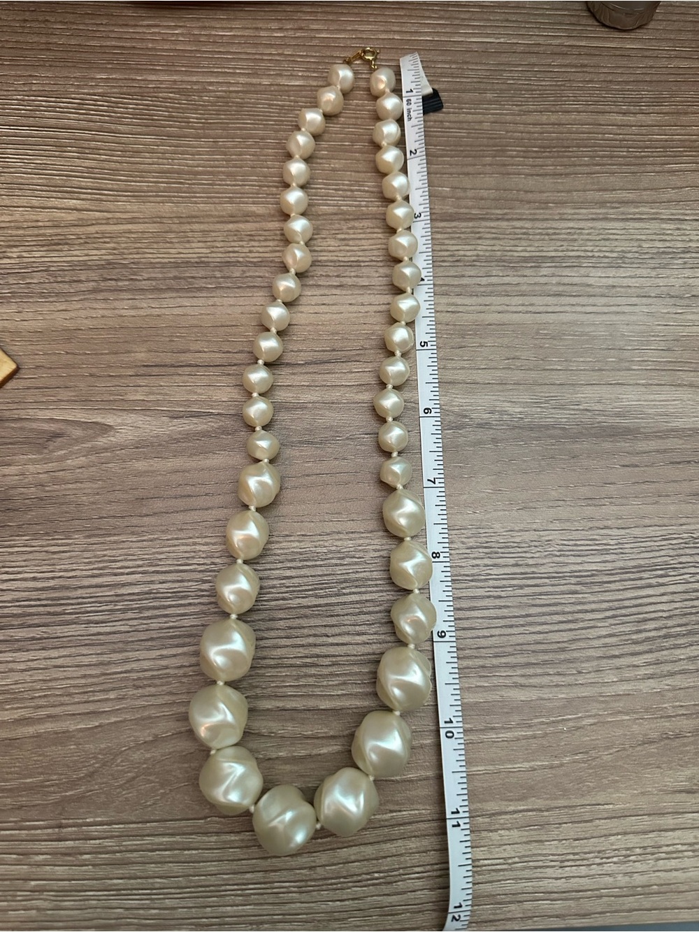 Avon Cream Pearl-Look Graduated Bead Necklace with Monet Stud Earrings - Picture 3 of 6
